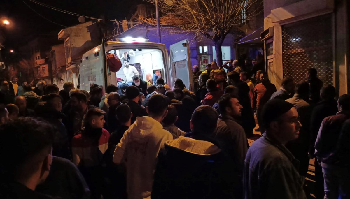 Muhtar arkadaşların alacak kavgasında kan döküldü: 1 ölü, 1 yaralı Muhtar arkadaşların alacak kavgasında kan döküldü: 1 ölü, 1 yaralı