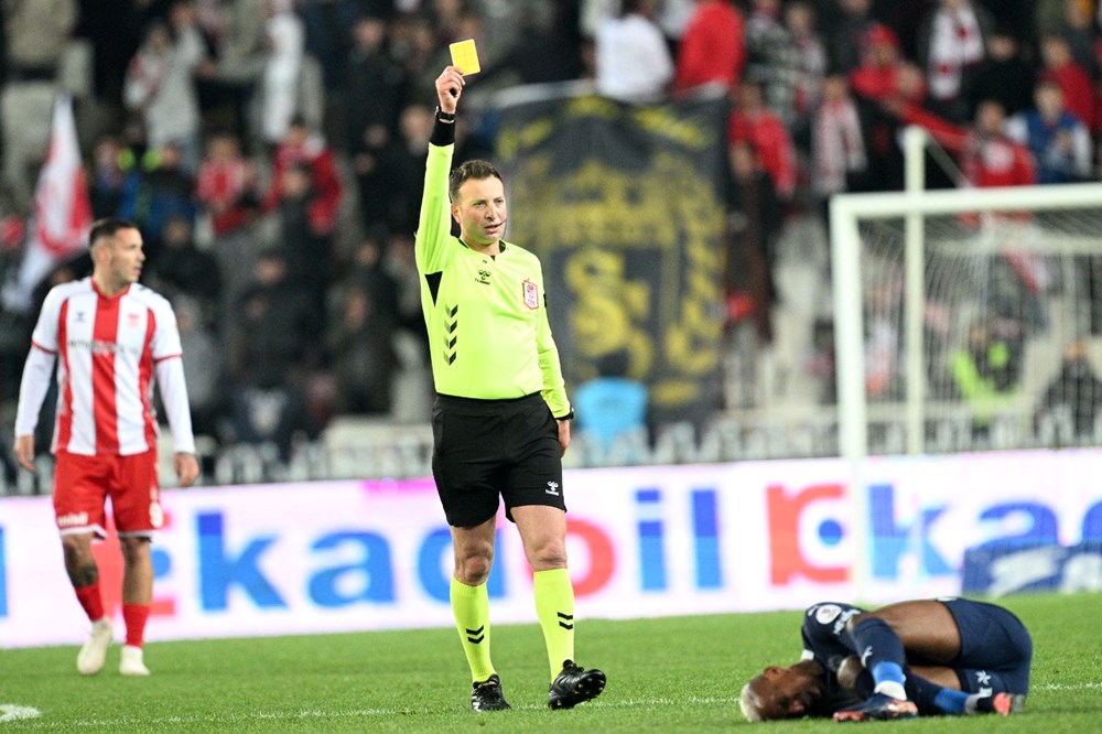 İstek Çalımbay, Fenerbahçe maçı sonrası esti gürledi: "Öyle bir şey yok, kabul etmiyorum" 76 FU3uUynmRUqVZiYh RBV6w