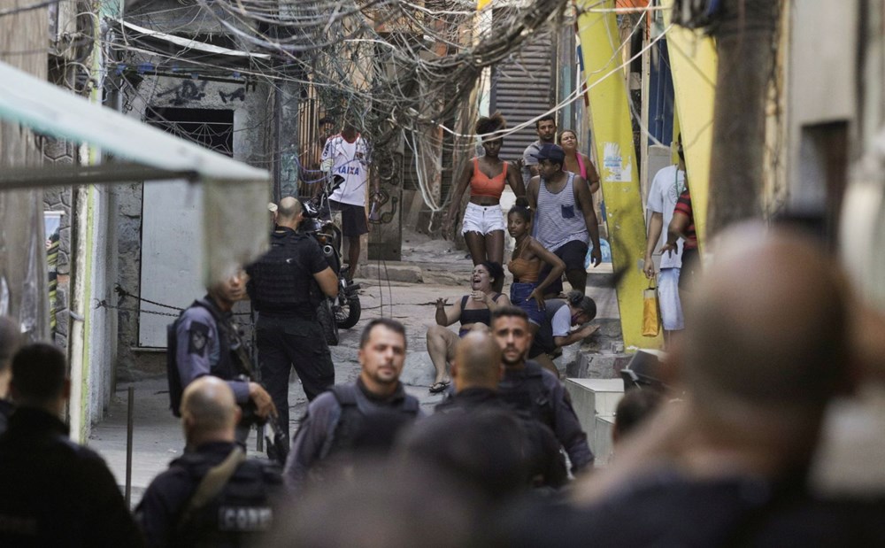 'Favela'da kanlı çatışma: 25 ölü - 1