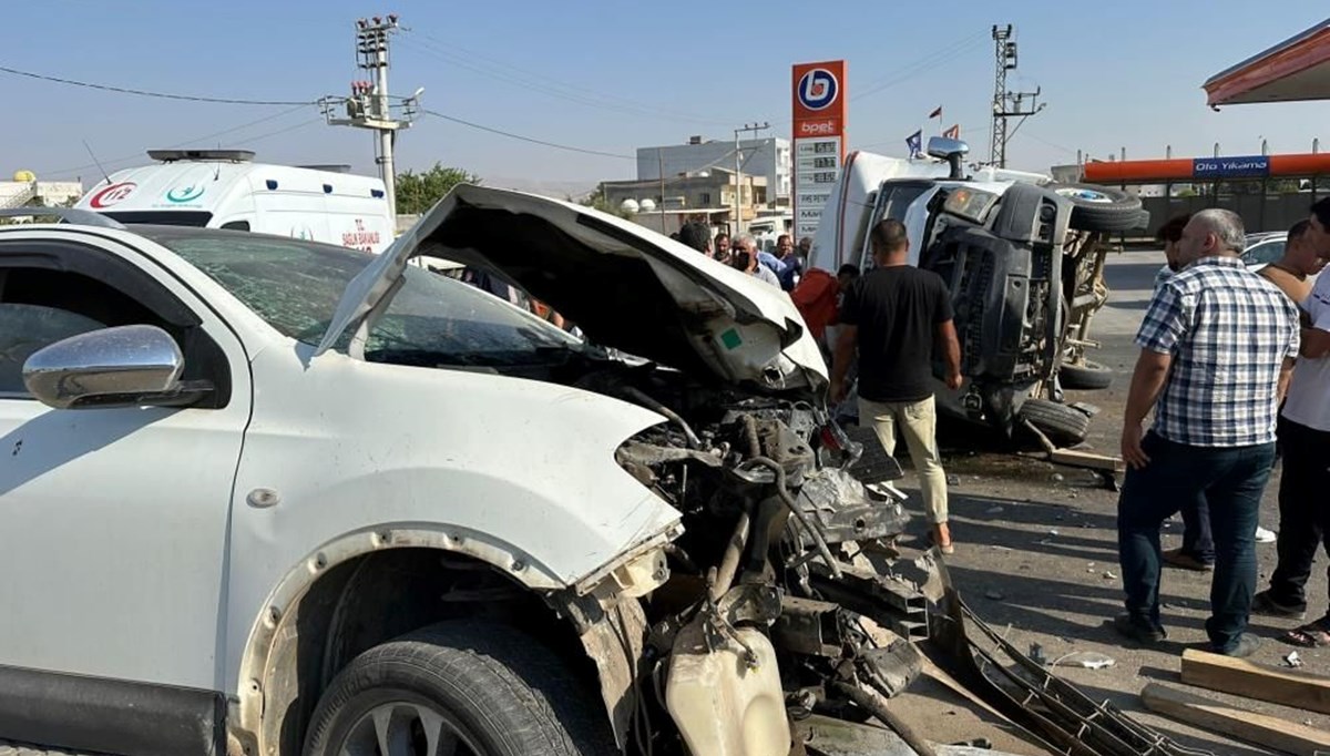 Mardin’de üç aracın karıştığı kaza: 5 yaralı