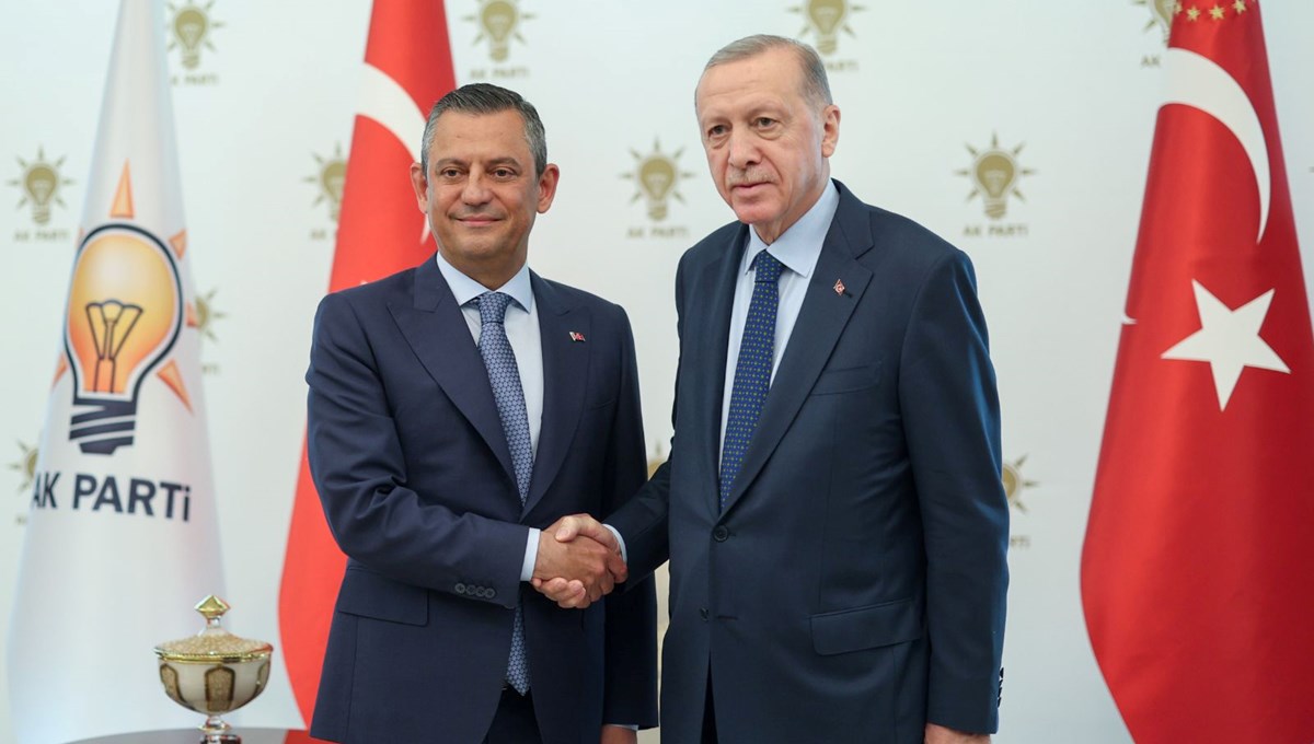 Özgür Özel'den emekli maaşı çağrısı: El ele vereceğiz Özgür Özel'den emekli maaşı çağrısı: El ele vereceğiz