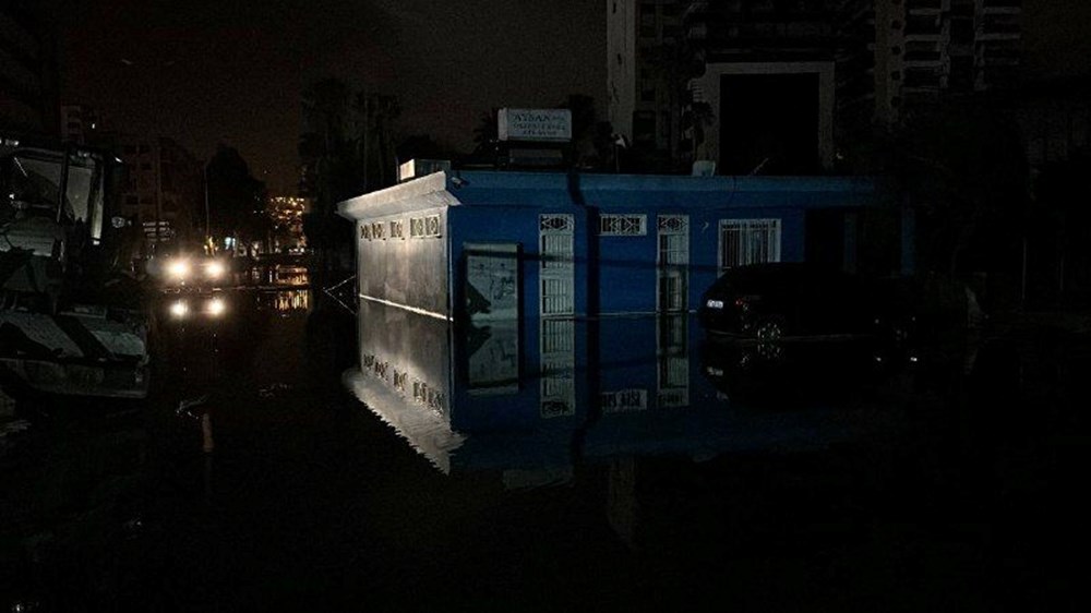 İskenderun'da deniz yükseldi, caddeler sular altında kaldı - 6