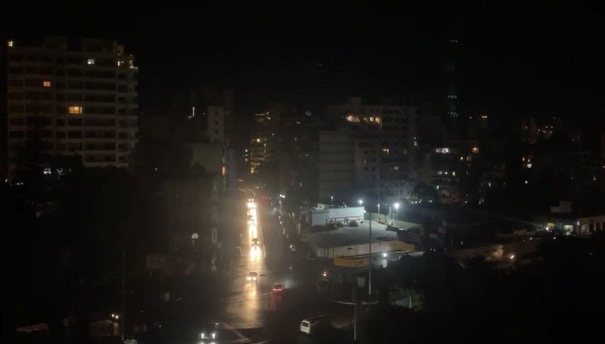 Elektrik santrallerdeki yakıtın bitmesinin ardından Lübnan karanlığa gömüldü Elektrik santrallerdeki yakıtın bitmesinin ardından Lübnan karanlığa gömüldü