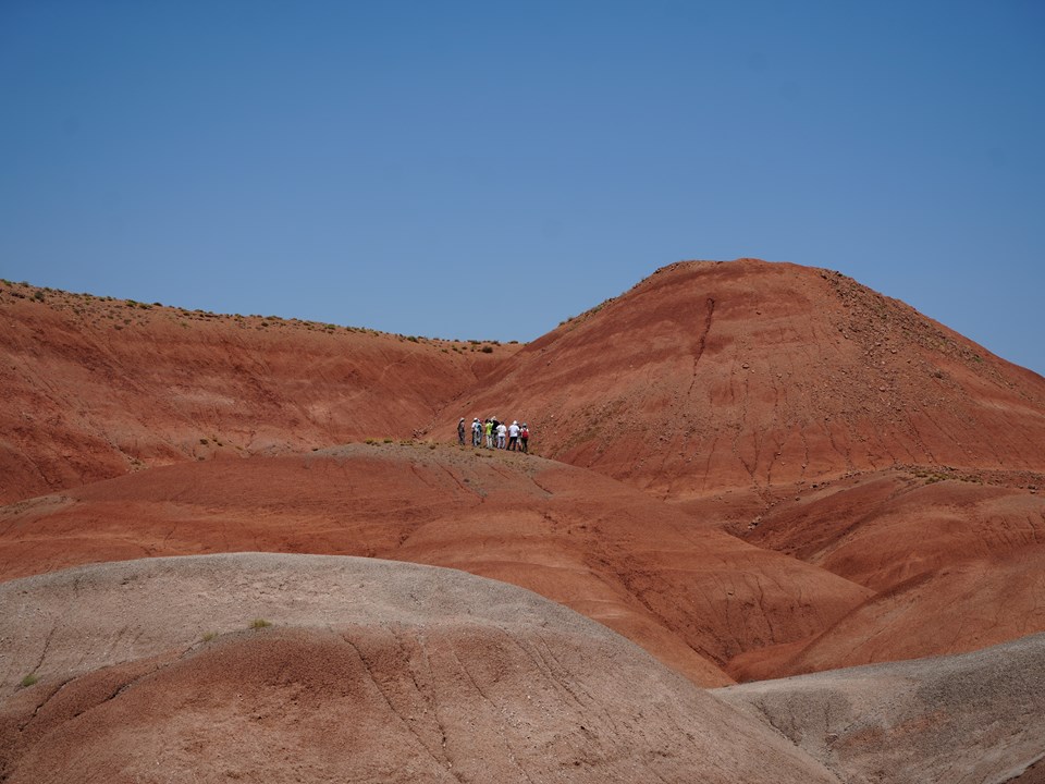 Mars'ı andıran 'Gökkuşağı Tepeleri' ziyaretçi akınına uğruyor - 1