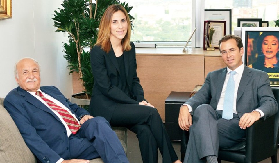 FİBA ve FİNA Holding'de, liderliği Murat Özyeğin devraldı (Baba Hüsnü Özyeğin artık grupta onursal başkan) - 2