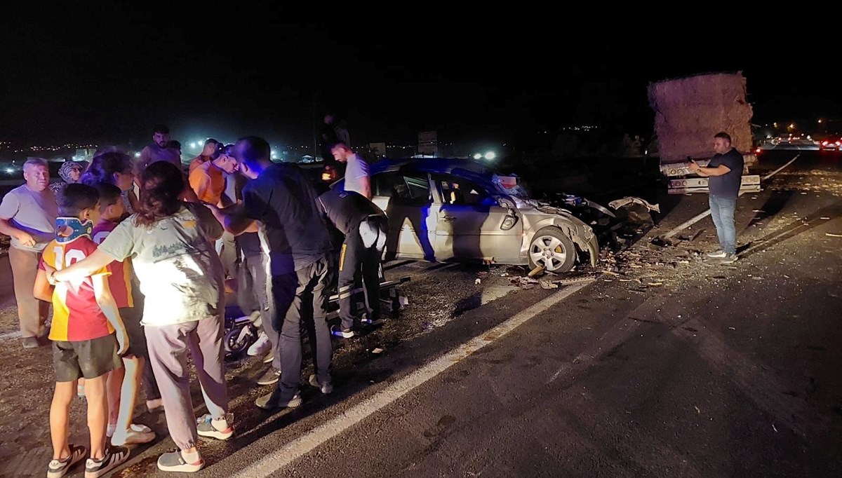 Saman yüklü tır ile otomobil çarpıştı: 8 yaralı