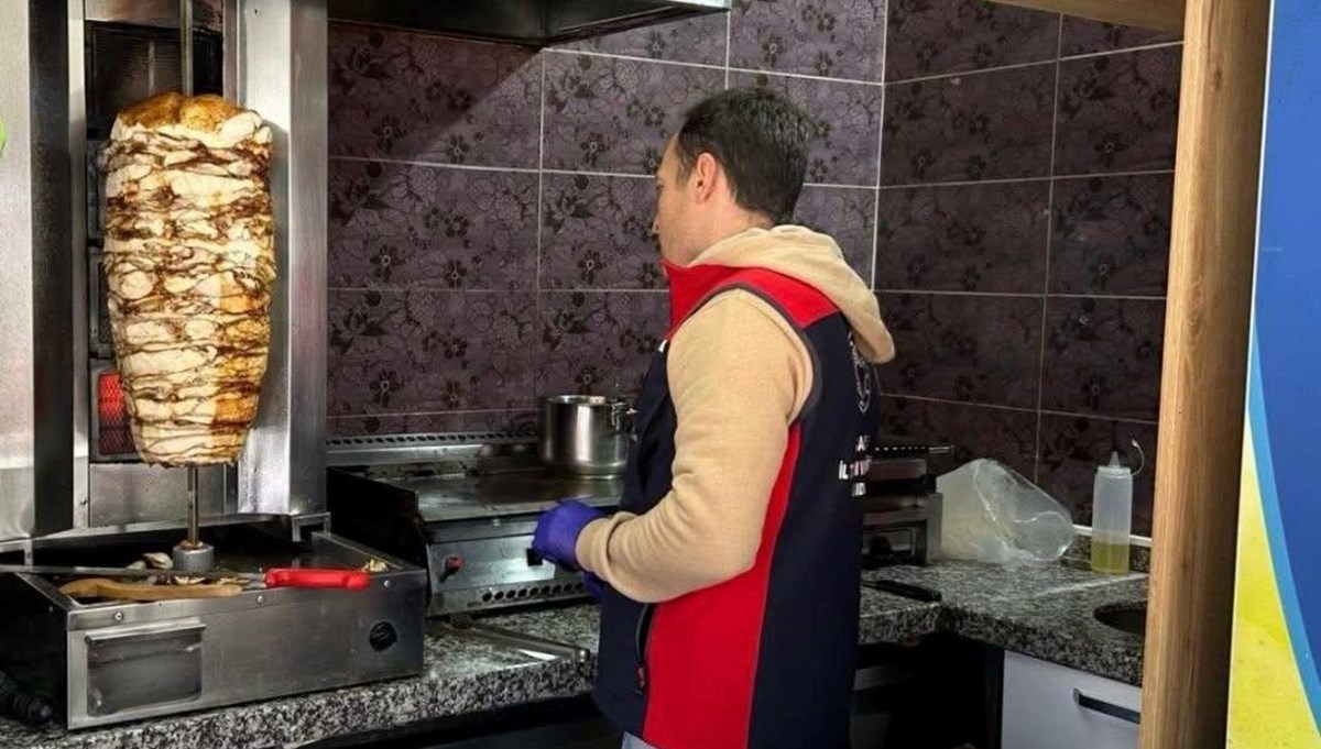 Tavuk döner satan işletmelere baskın Tavuk döner satan işletmelere baskın
