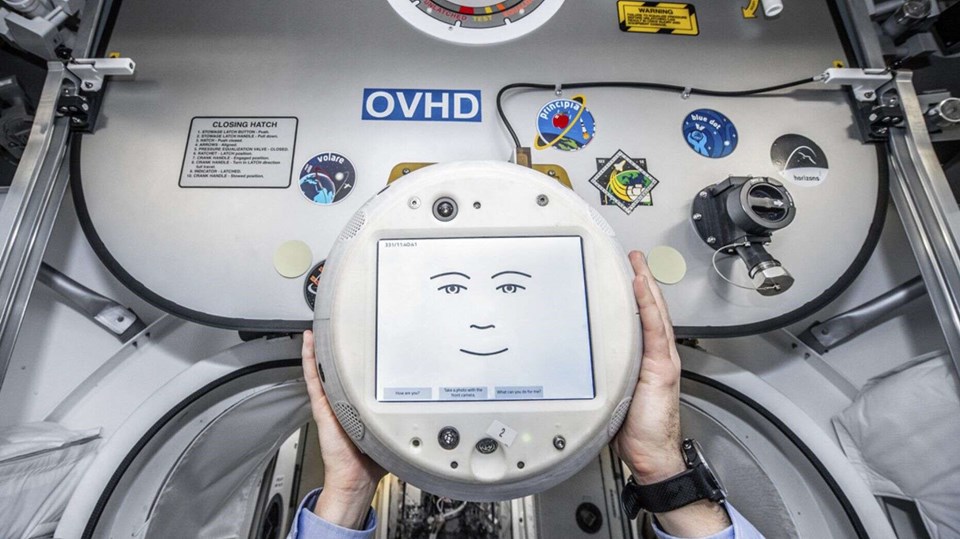 Bu robot astronotların duygularını algılayacak - 1