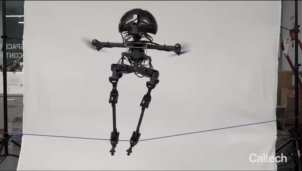 Uçan robot geliştirildi: Leo - 7