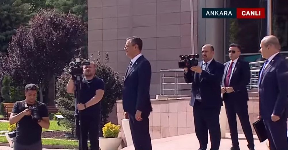 Cumhurbaşkanı Erdoğan, 18 yıl sonra CHP Genel Merkezi'nde | Erdoğan-Özel görüşmesi başladı - 4