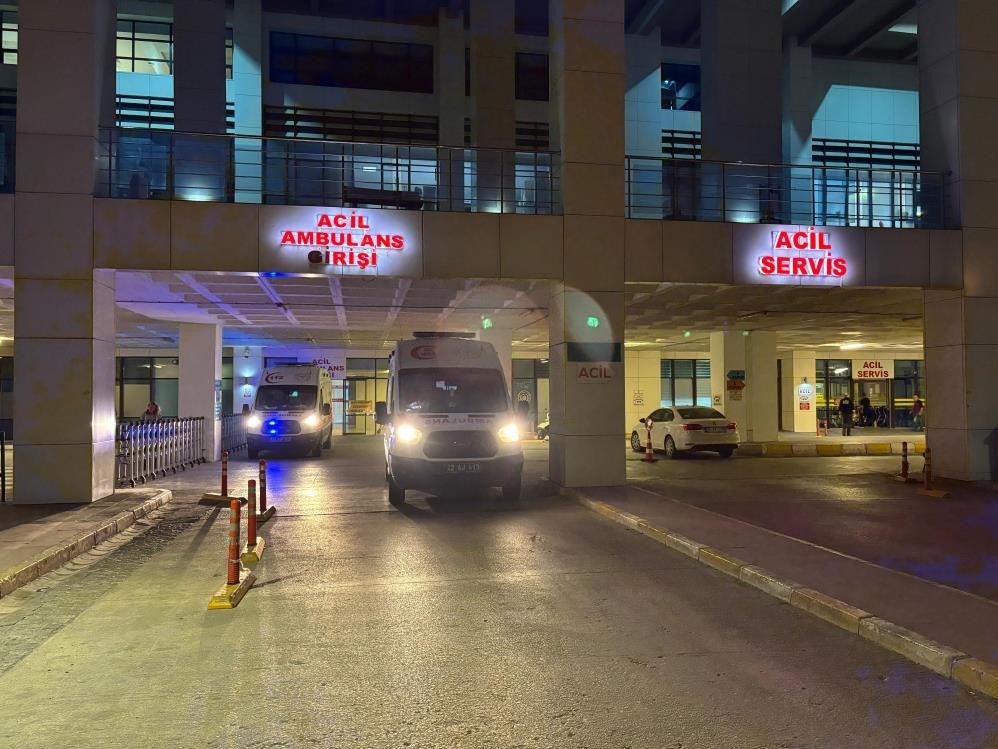 Yaralı halde hastaneye kaldırılan anne S.Ç.