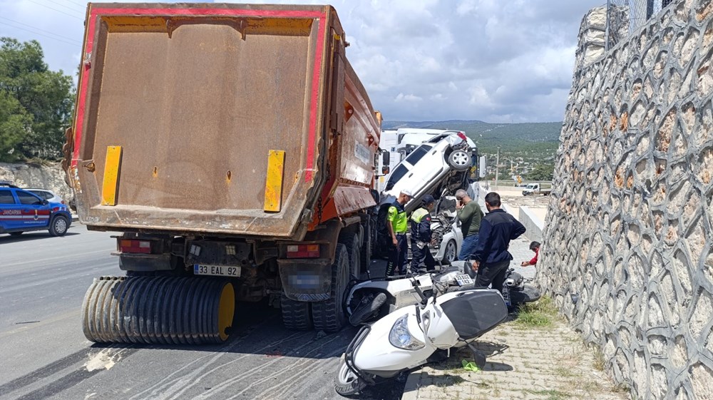 Mersin'de kamyon dehşeti: 13 motosiklet ile 2 otomobili biçti - 5