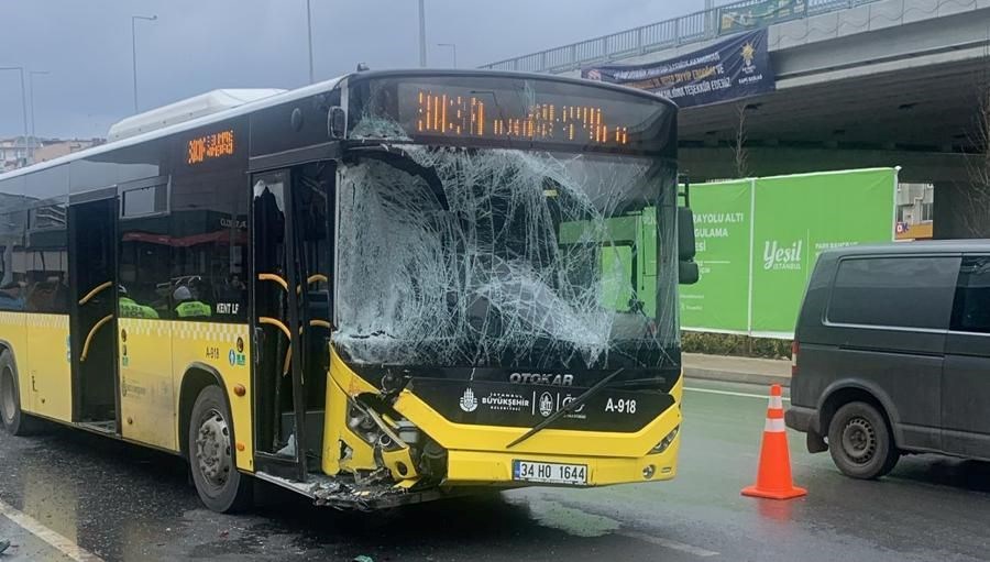 İETT otobüsü minibüse çarptı: 3 yaralı