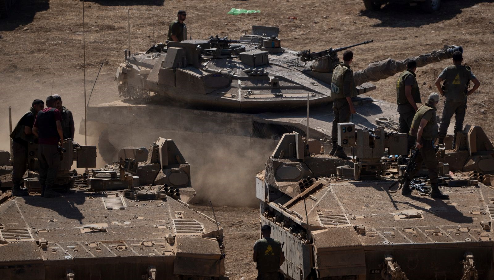 İsrail, Lübnan'a kara harekatına başladı: Lübnan birliklerini geri çekti