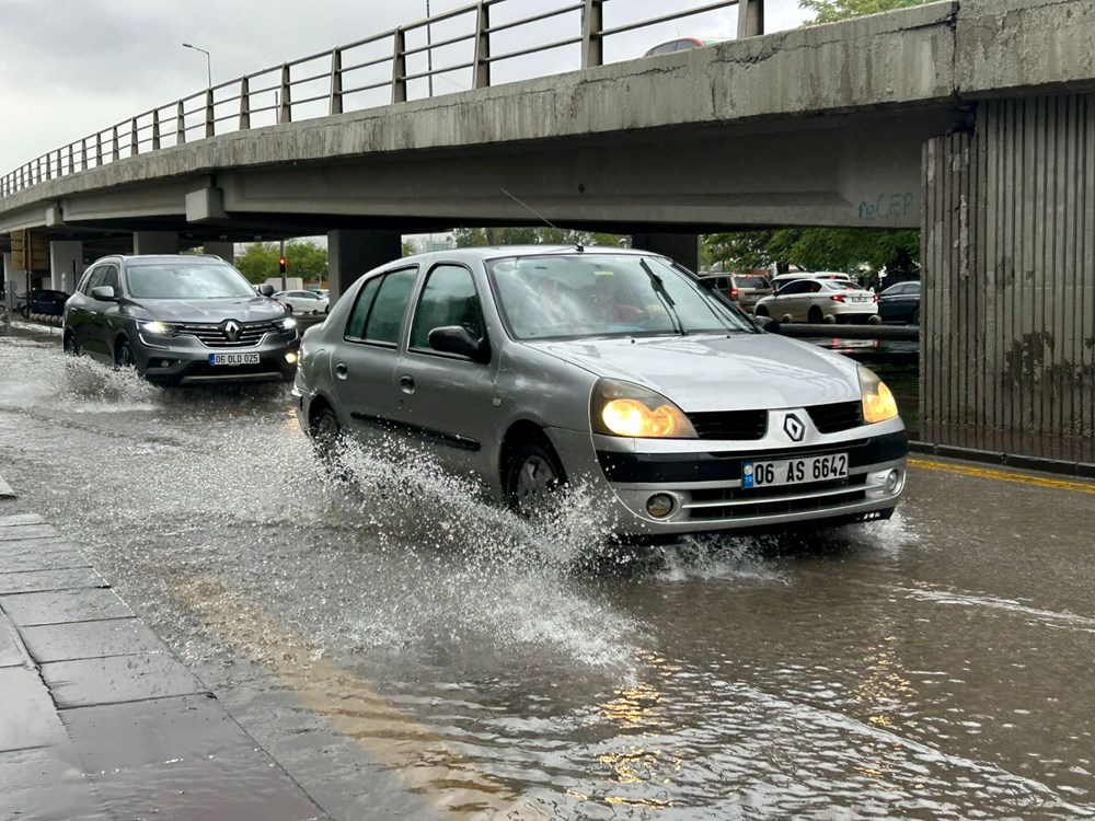 Ankara'da şiddetli sağanak: Yollar göle döndü, araçlar mahsur kaldı - 10