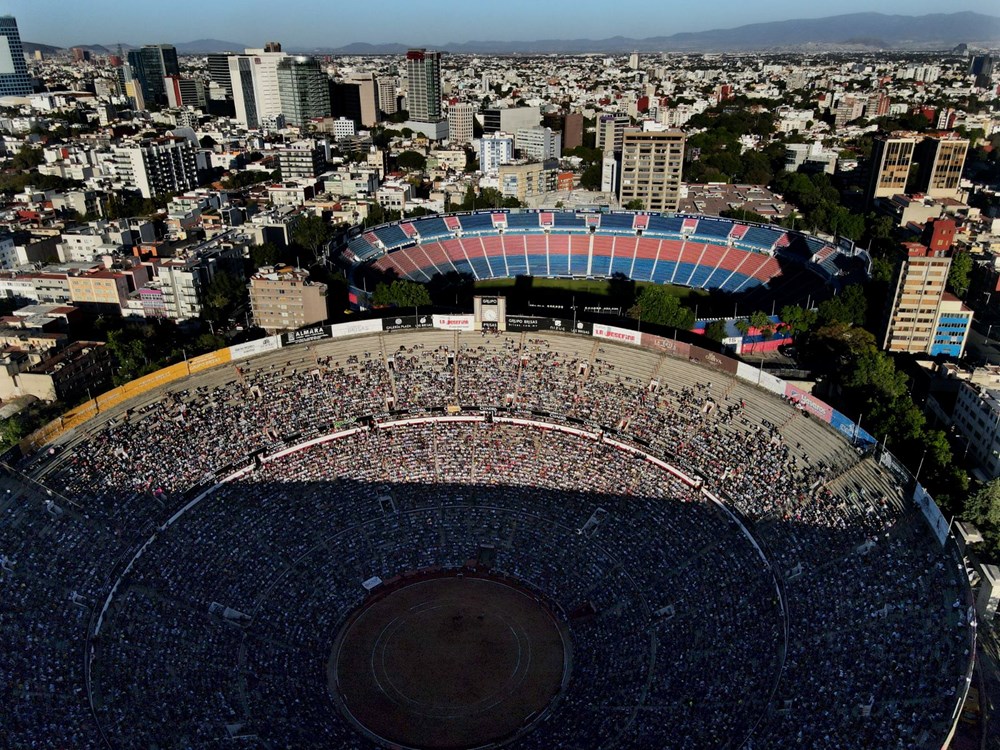 Meksika'da boğa güreşleri geri döndü: Arena dolarken, sokakta protesto vardı - 6