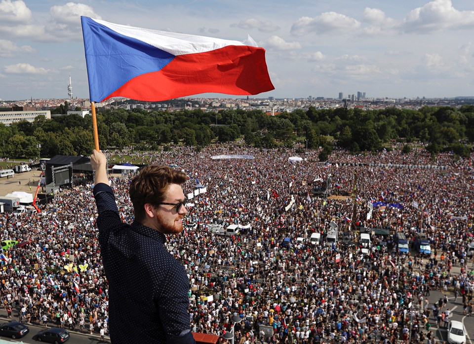 Çekya'da 250 bin kişiden hükümet karşıtı gösteri - 1