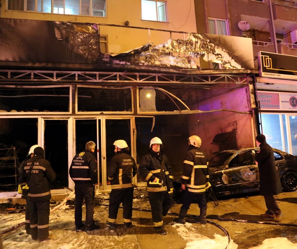 Bursa'da korkutan yangın: 17 kişi hastaneye kaldırıldı - 3