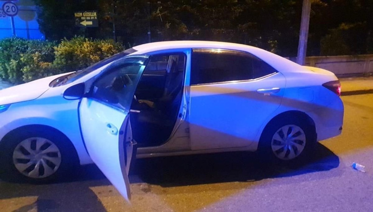 İstanbul’da araca silahlı saldırı: 1 kişi öldü, ıslak mendil paketlerinden uyuşturucu çıktı İstanbul’da araca silahlı saldırı: 1 kişi öldü, ıslak mendil paketlerinden uyuşturucu çıktı