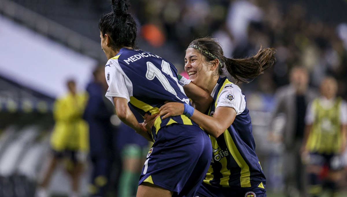Kadınlar derbisinde kazanan Fenerbahçe Kadınlar derbisinde kazanan Fenerbahçe