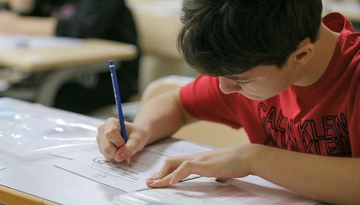 1 milyon öğrencinin LGS heyecanı: Matematik ve fen soruları zorladı