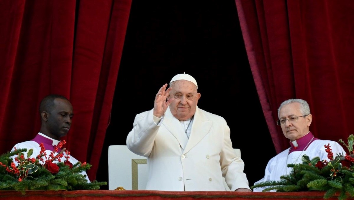 Papa Francis hastaneye kaldırıldı