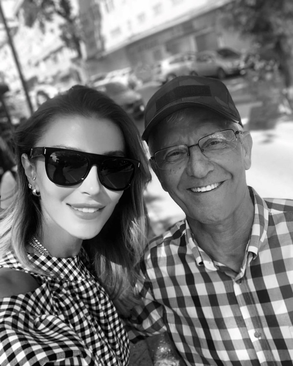 Özge Ulusoy'dan mahkeme öncesi paylaşım: Babam dönmeyecek biliyoruz - 2