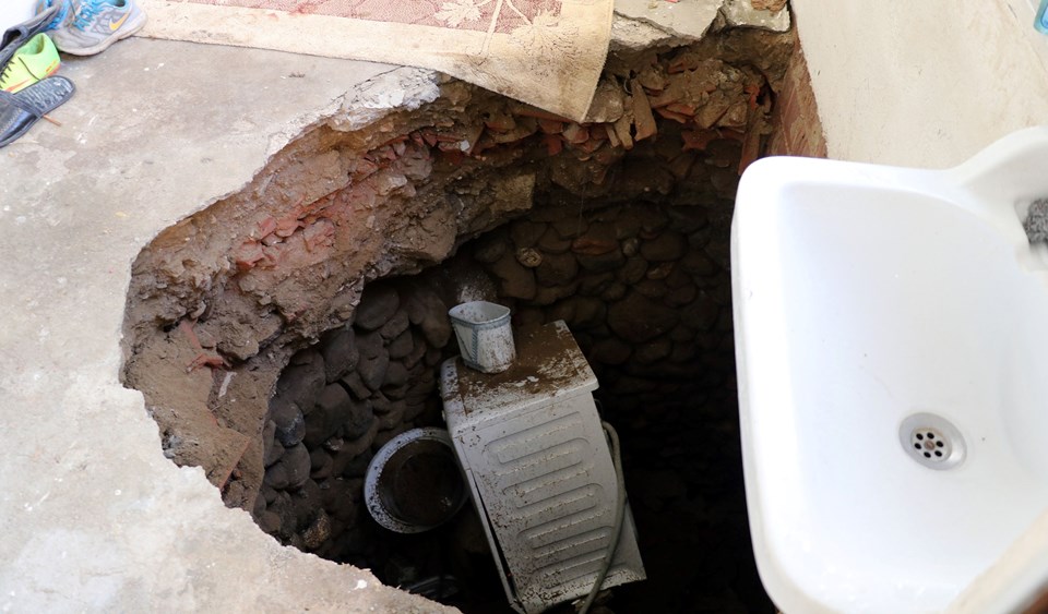 Aydın'da evin holü çöktü: 2 yaralı - 1