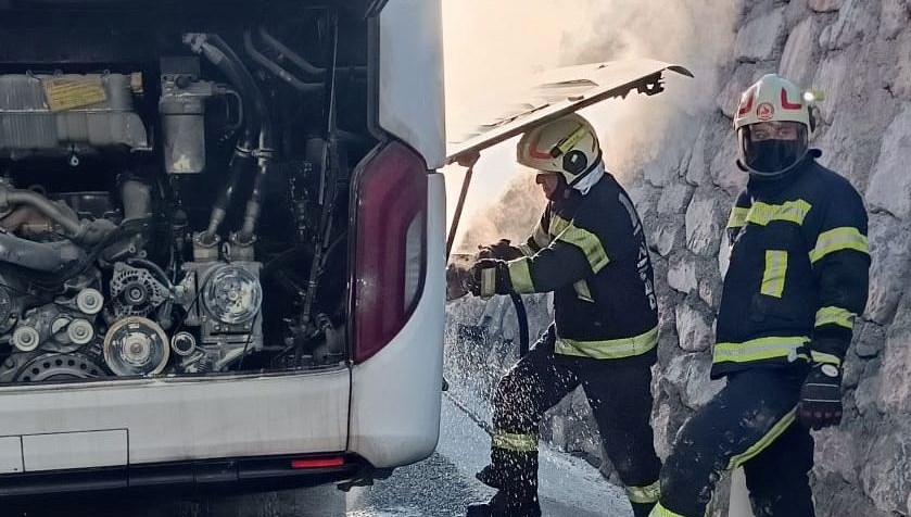 Yolcu otobüsünde yangın