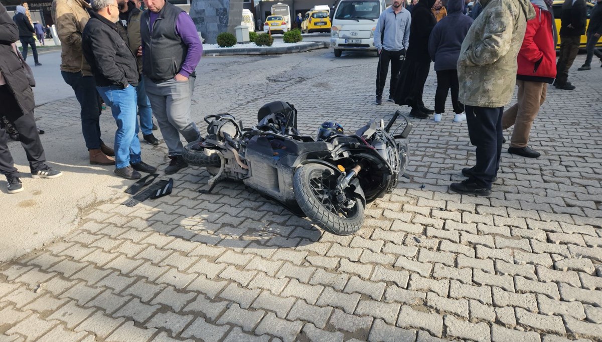 Edremit'te otomobille çarpışan motosiklet sürücüsü yaralandı