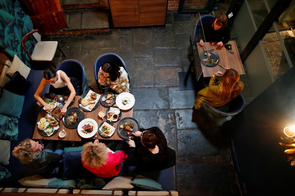 İngiltere yeniden açıldı: Kucaklaşmak ve parti yapmak serbest - 2