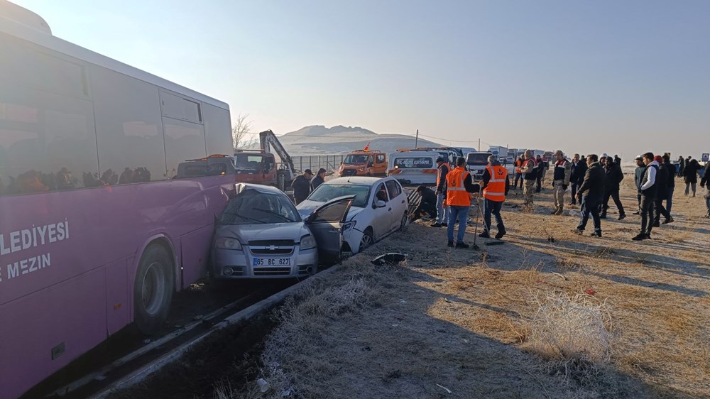 Van'da 30 araçlık zincirleme trafik kazası: 1 ölü, 51 yaralı - 8