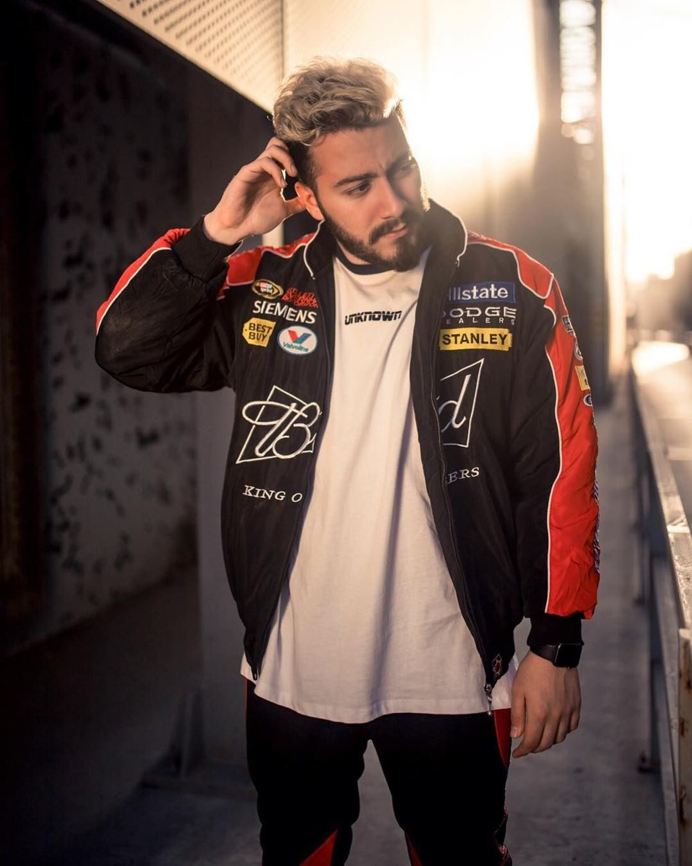 Fenomen Enes Batur 15 Milyon Takipçisini Üzdü YouTube Yasak Koydu