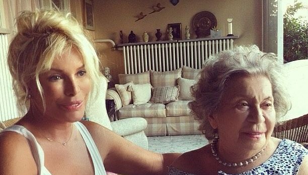 Ajda Pekkan, Fikret Şeneş'i ölüm yıl dönümünde andı