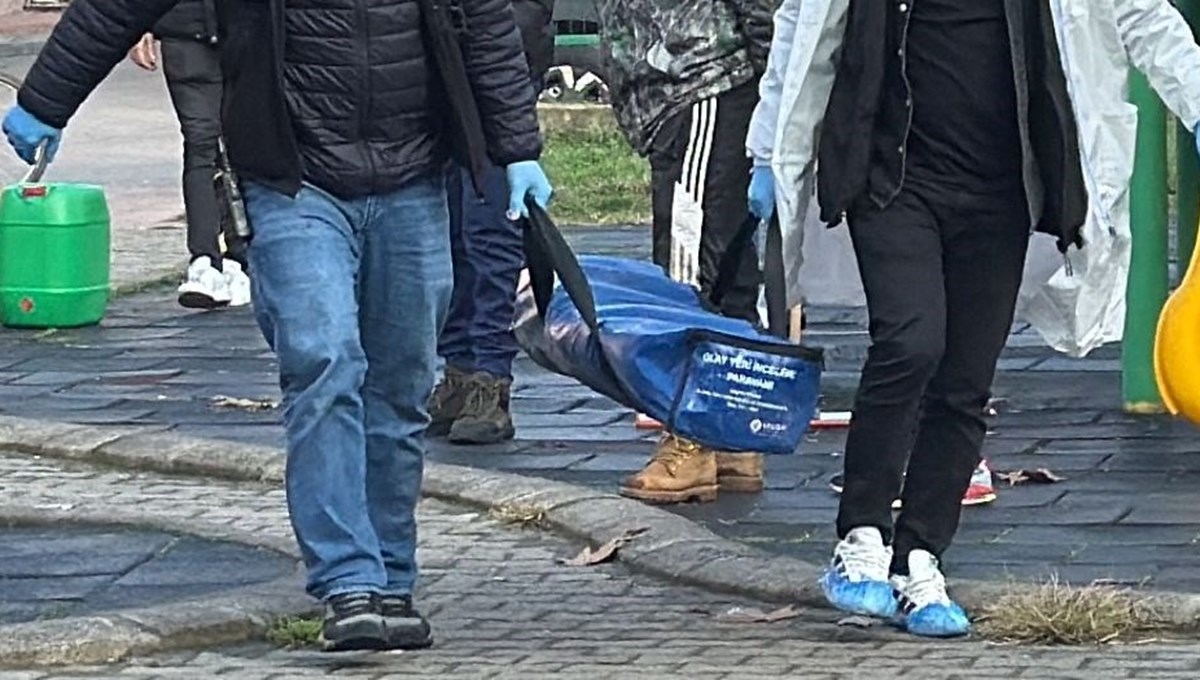 Sakarya'da çocuk parkında dehşet: Başından vurulmuş halde ölü bulundu Sakarya'da çocuk parkında dehşet: Başından vurulmuş halde ölü bulundu
