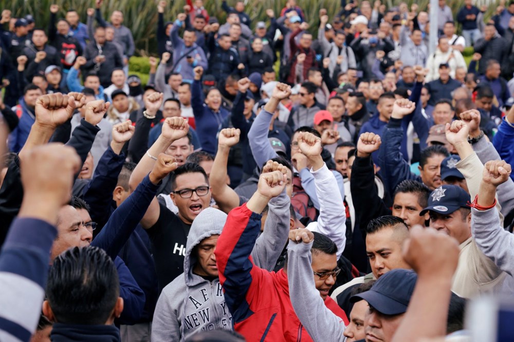 Meksika'da polisler sokağa çıktı (Hükümet muhalefeti suçladı) - 1
