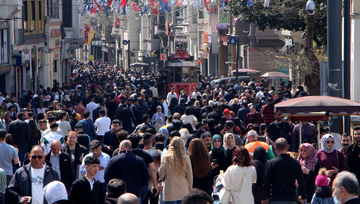 İstiklal Caddesi'nde bayram yoğunluğu