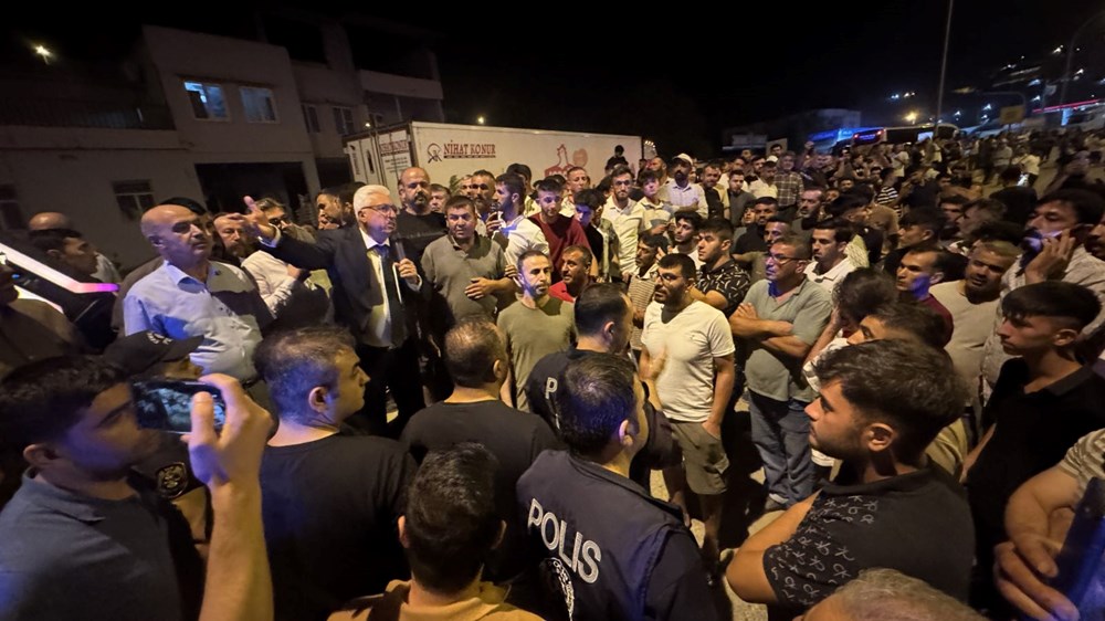 Tırın çarptığı genç öldü, mahalleli yolu kapattı - 3