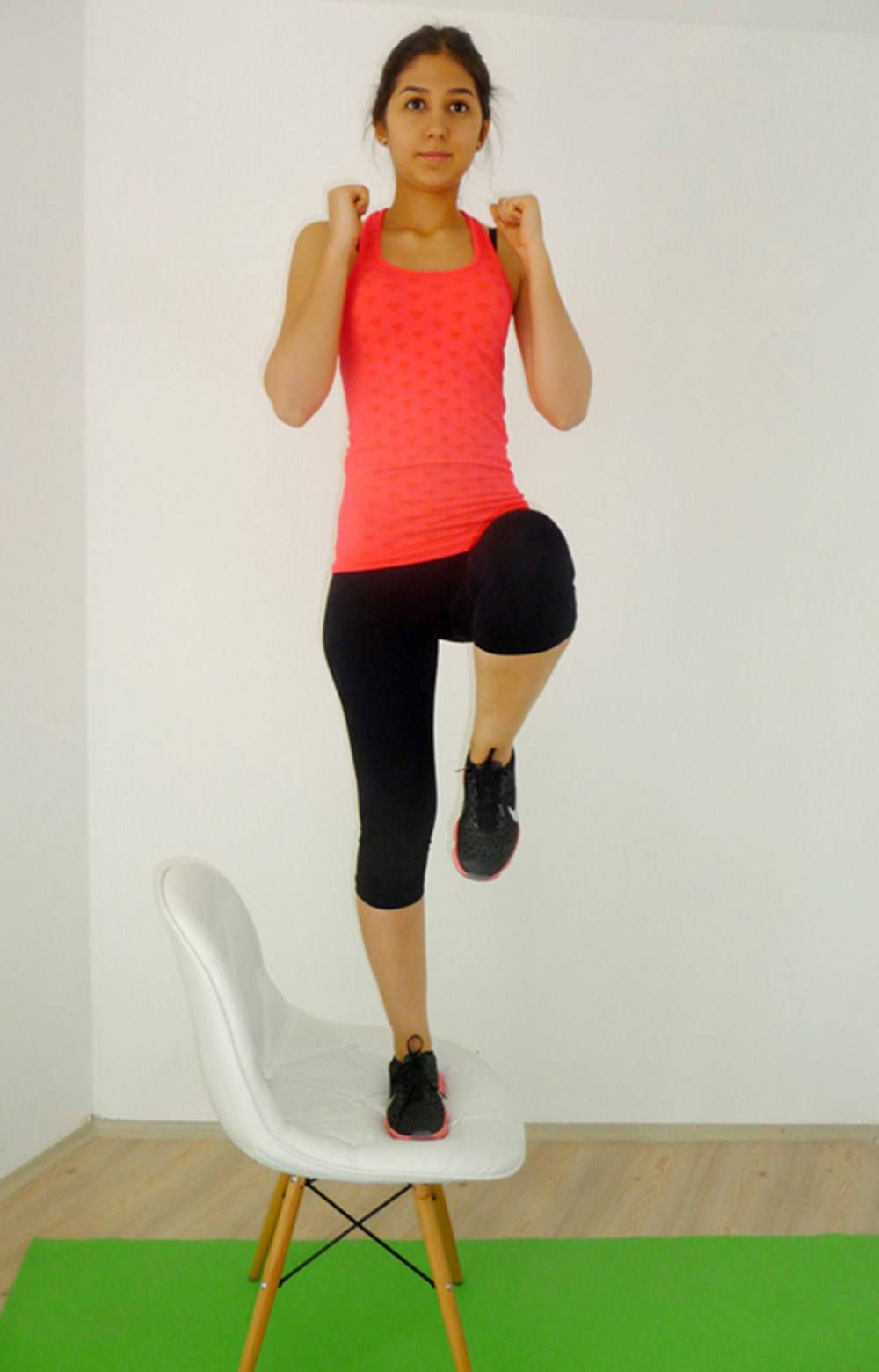 “Düzgün bacaklar için bir sandalye yeter” Sağlık “Düzgün bacaklar için bir sandalye yeter” Sağlık