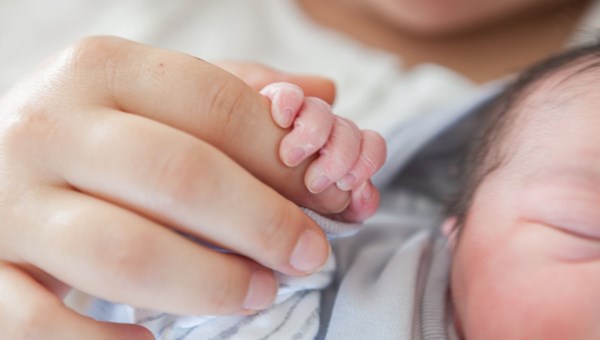 Kalbi 100 dakika durdurulan bebek hayata tutundu