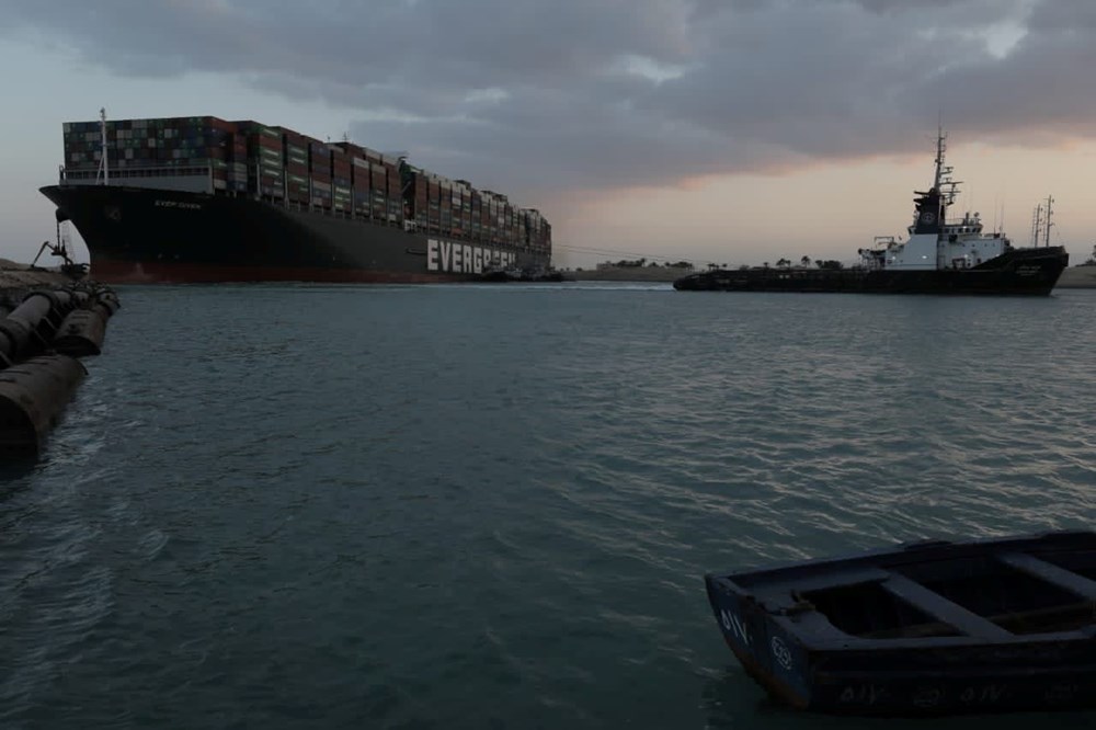 Süveyş Kanalı 7. günde kısmen açıldı: Evergreen şirketine ait  Ever Given gemisi yüzdürüldü - 6