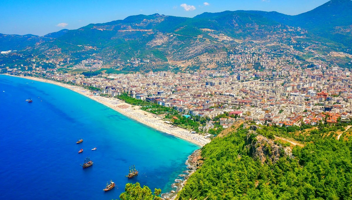 Antalya'ya gelen turist sayısı 1,5 milyonu aştı