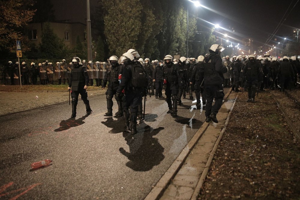 Polonya'da kadınlar sokağa çıktı: Kürtaj yasasını protesto ettiler - 7