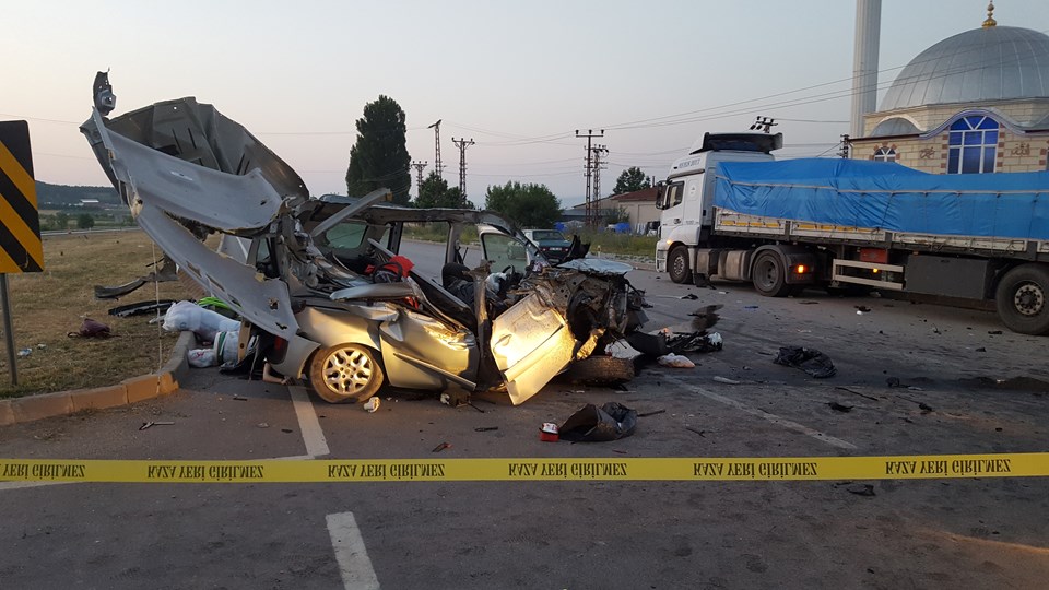 Amasya'da trafik kazası: 3 ölü, 6 yaralı - 1