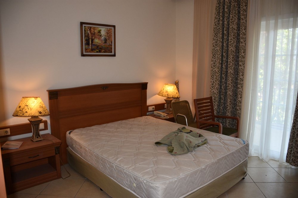 FETÖ'cü suikast timinin saldırdığı otelde o gecenin izleri silinmedi - 3