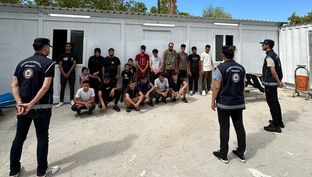Didim'de 53 düzensiz göçmen yakalandı Didim'de 53 düzensiz göçmen yakalandı