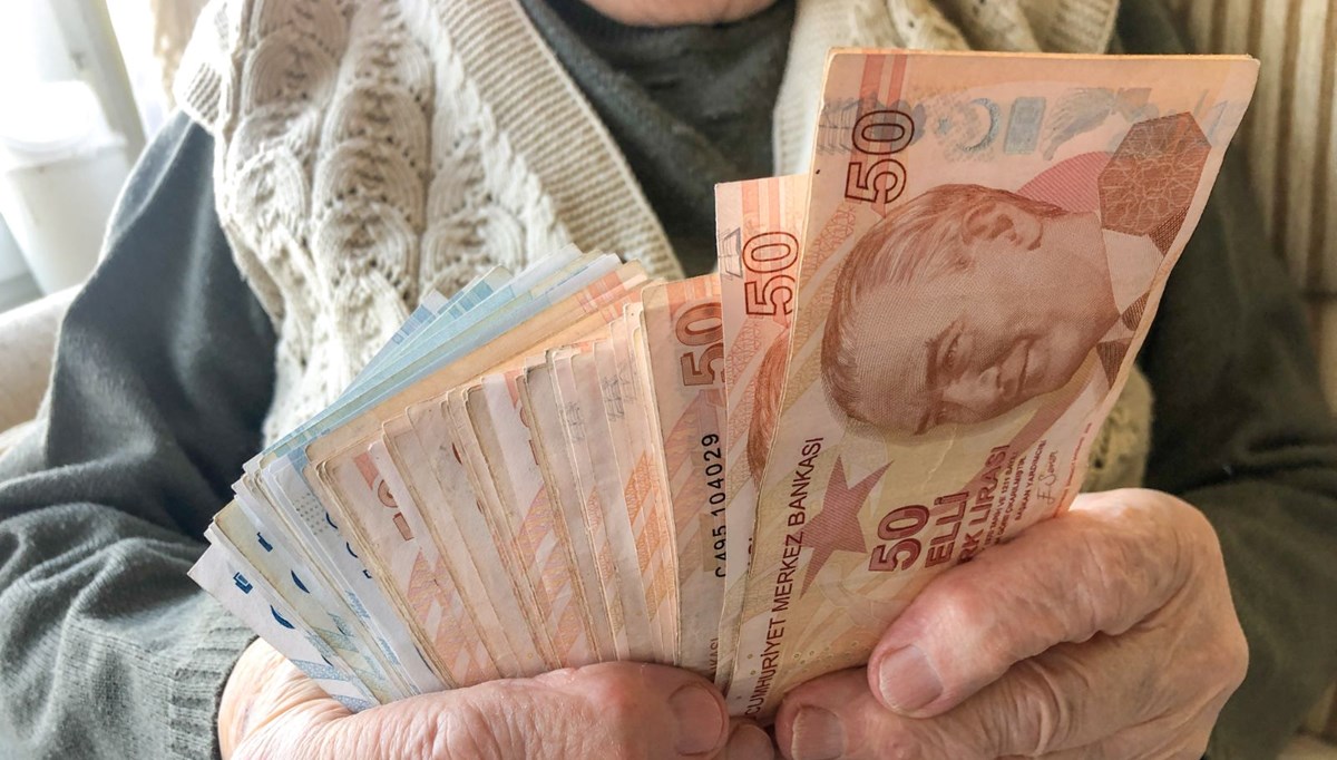 Emekliye 29 Ekim Cumhuriyet Bayramı ikramiyesi verilecek mi, bu yıl 5000 TL emekli ikramiyesi var mı? Emeklilere 29 Ekim ikramiyesi ödemelerinde son durum Emekliye 29 Ekim Cumhuriyet Bayramı ikramiyesi verilecek mi, bu yıl 5000 TL emekli ikramiyesi var mı? Emeklilere 29 Ekim ikramiyesi ödemelerinde son durum