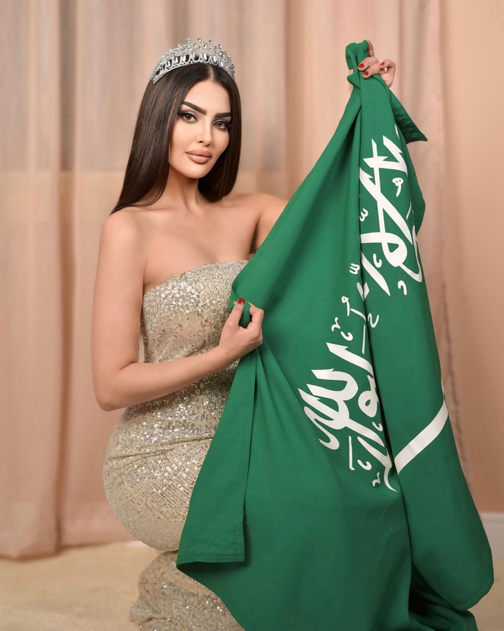 Ülke tarihine geçti! Suudi Arabistanlı model şimdi de Kainat Güzeli olmak için yarışacak - 3