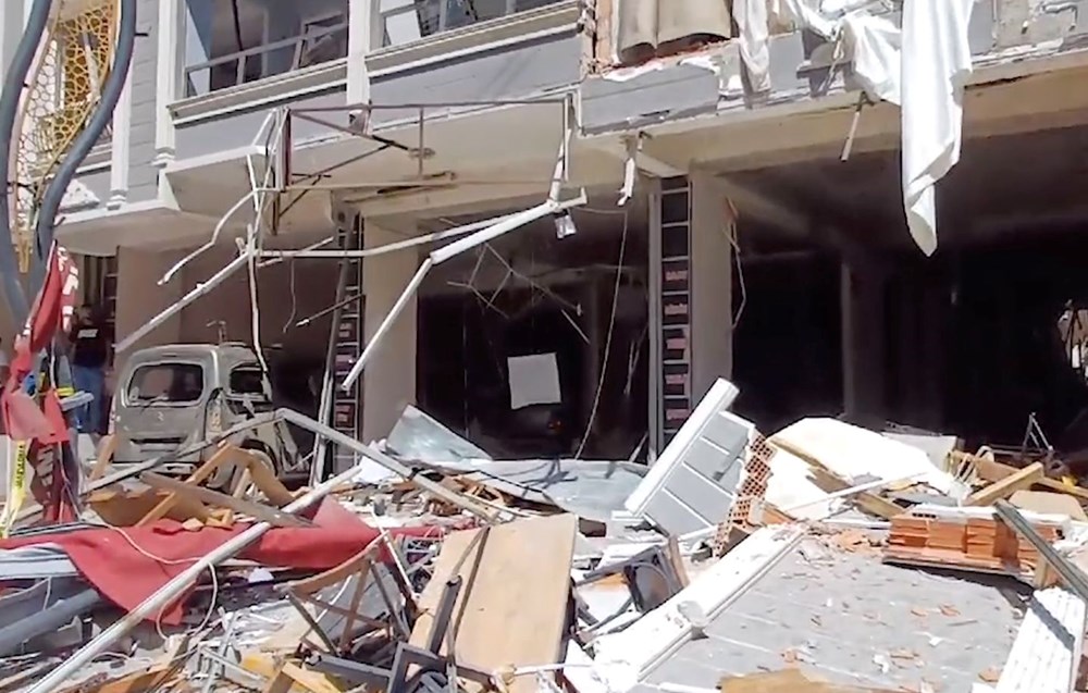 SON DAKİKA HABERİ | İzmir Torbalı’da bir binada patlama: 5
ölü, 57 yaralı - 24