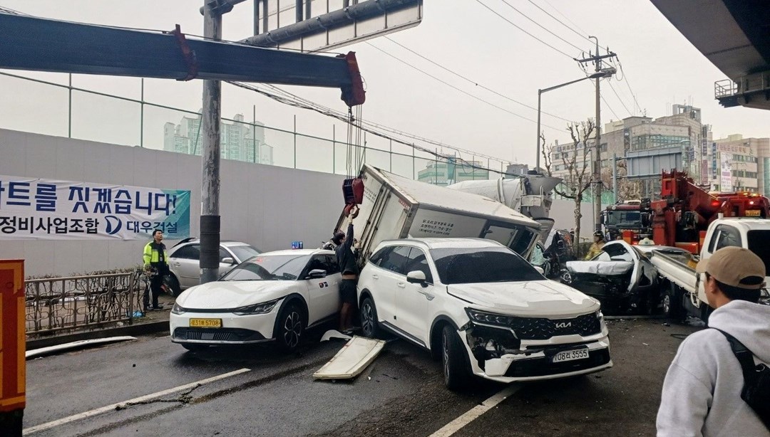 Güney Kore de zincirleme kaza 17 yaralı